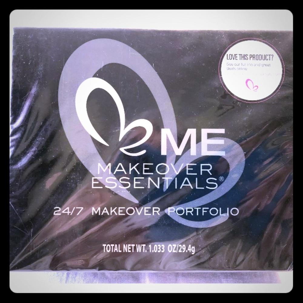 NEW Me Make Over Essentials 24/7 Make Up Porfolio - Picture 3 of 6